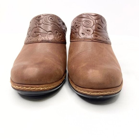 Sofft  Slip In Embossed Brown Clog Leather Mule - Women’s Sizes 8M. - Picture 3 of 12